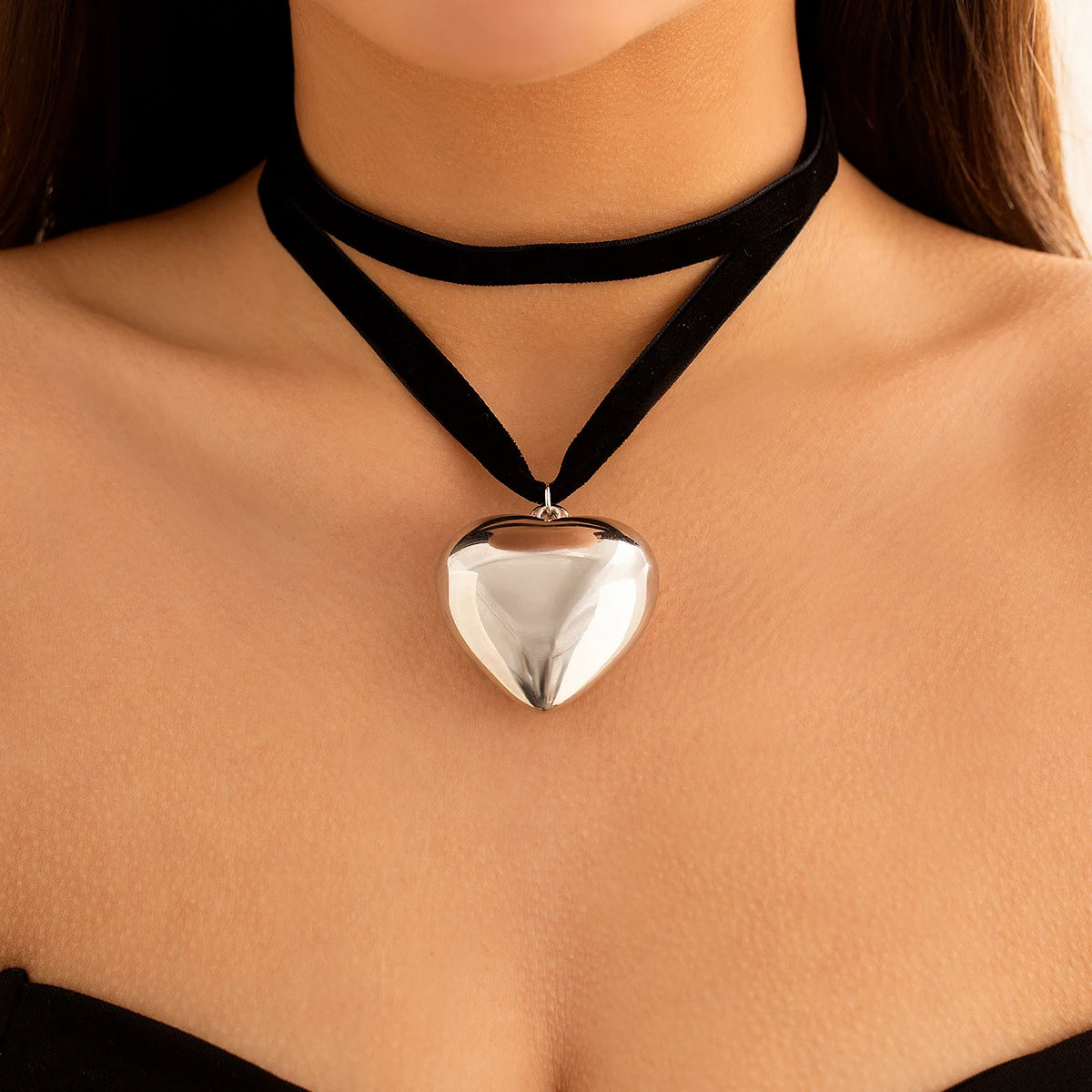 Oversized Heart Velvet Choker Necklace - Multilayer Gothic Statement