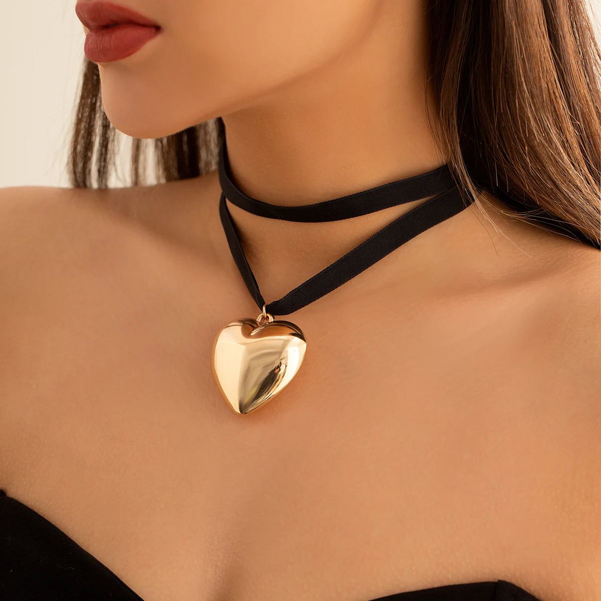 Oversized Heart Velvet Choker Necklace - Multilayer Gothic Statement