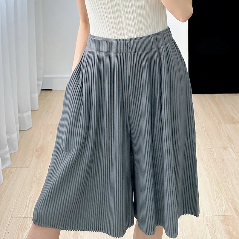 Premium Pleated Mid-Length Shorts - High Waist Relaxed Fit